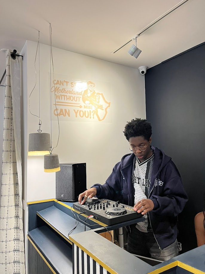DJ Tomiø en cabine